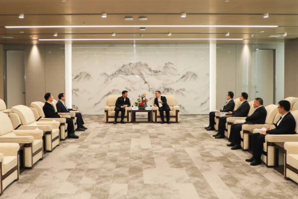 Wang Zhijian Meets Wang Jinjian, Party Secretary of Yangzhou Municipal Committee